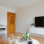 Modern & Gepflegt, Sued-terrasse, Parkplatz, Naehe Dus 公寓