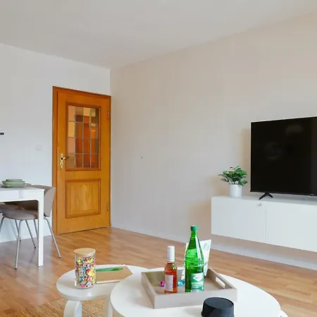 Modern&gepflegt, Süd-terrasse, Parkplatz, Nähe Dus Apartment