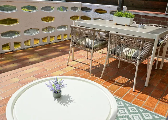 Lejlighed Modern & Gepflegt, Sued-terrasse, Parkplatz, Naehe Dus *