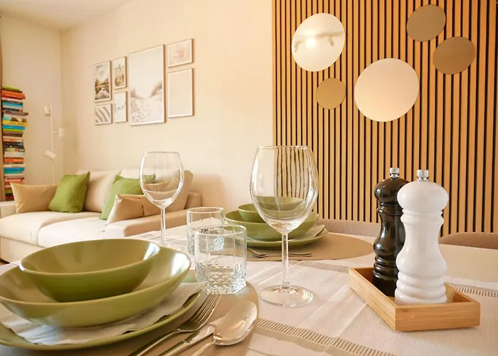 Modern & Gepflegt, Sued-terrasse, Parkplatz, Naehe Dus