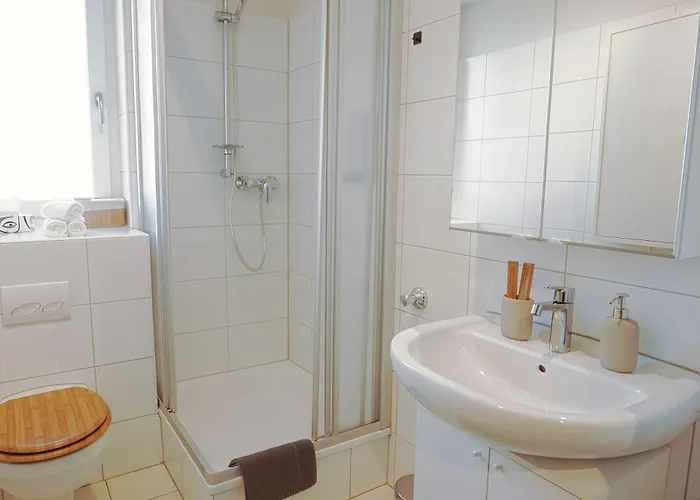 Lejlighed Modern & Gepflegt, Sued-terrasse, Parkplatz, Naehe Dus