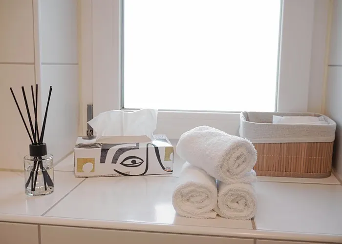 Modern & Gepflegt, Sued-terrasse, Parkplatz, Naehe Dus *