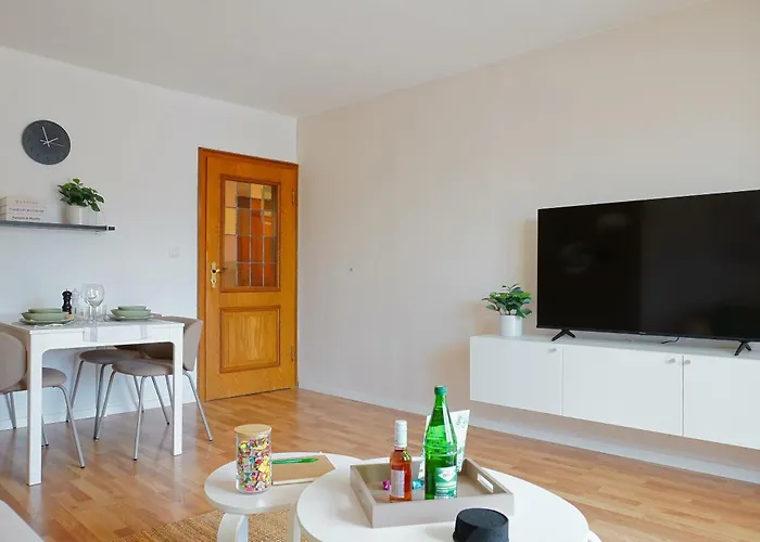 Modern & Gepflegt, Sued-terrasse, Parkplatz, Naehe Dus Lejlighed